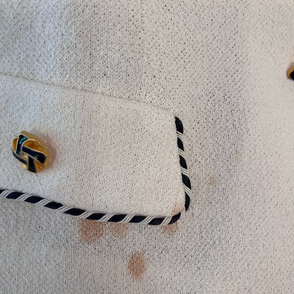 White knit skirt suit with black and gold buttons - Picture 4 of 8